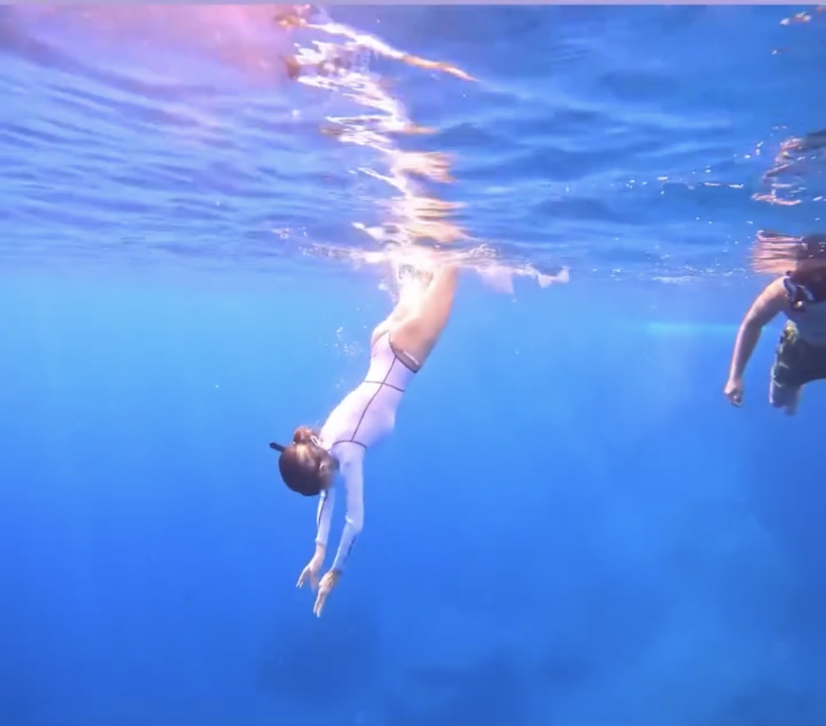 Victoria Cheng descending during an open-water diving session